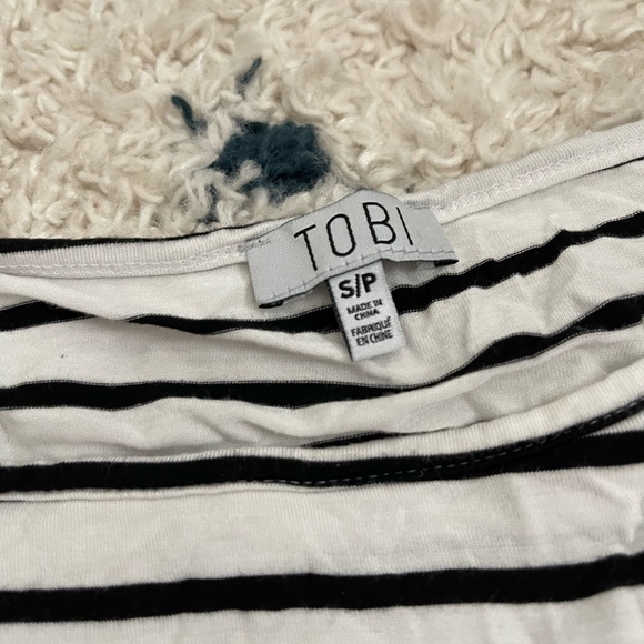 Tobi Merced Crop - black and white stripes - Picture 3 of 4